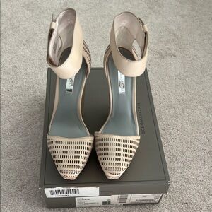 BCBGMaxAzria MA-Austin Heels US Size 8 New in Box